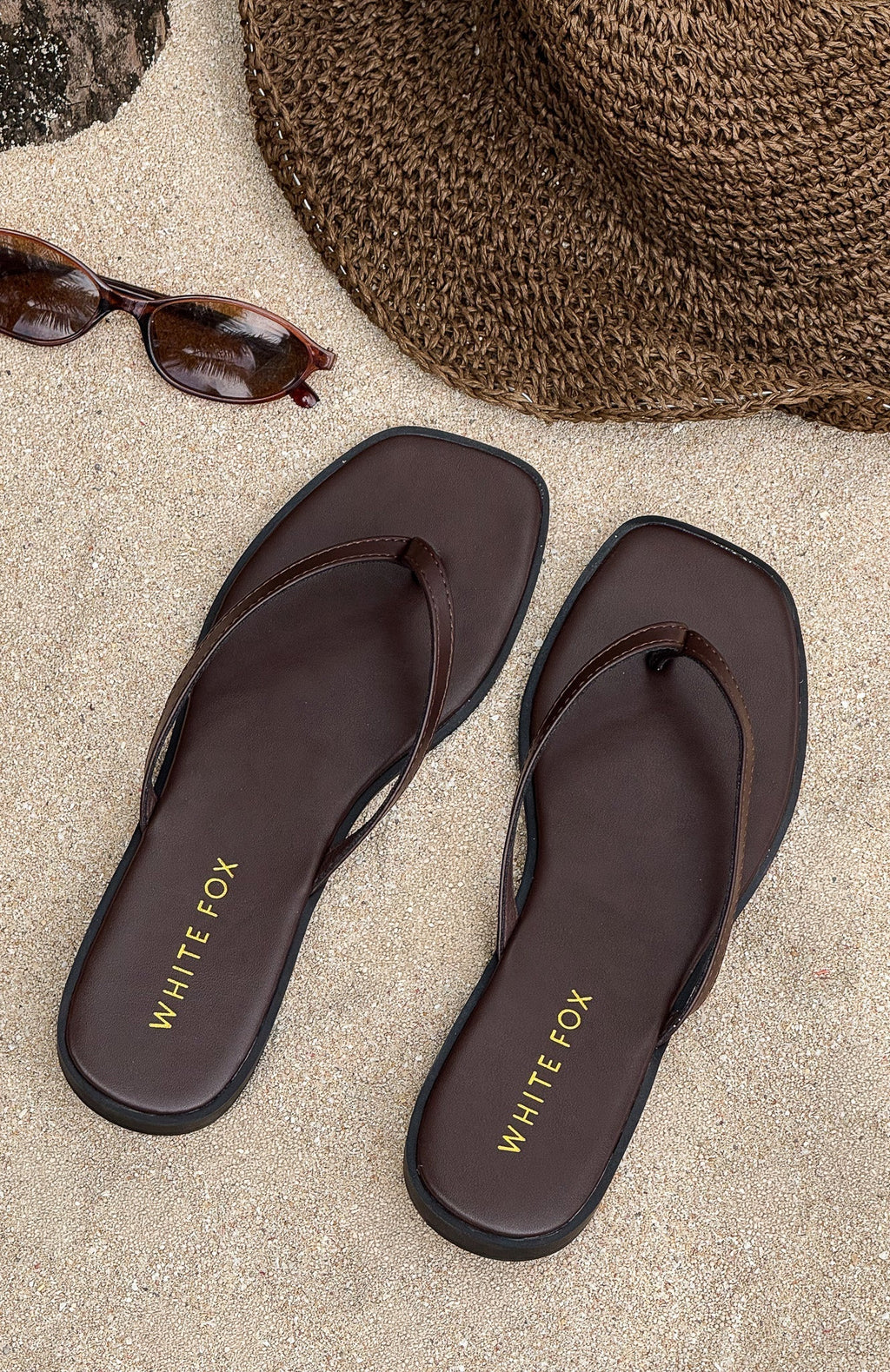 Breccan Thong Sandals Chocolate